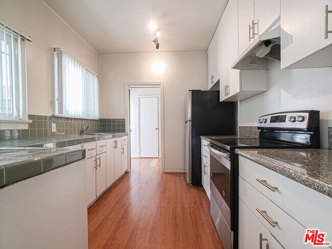 Foto del edificio - 336 S Wilton Pl