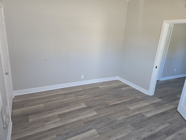 Building Photo - 1949-1949 8th St