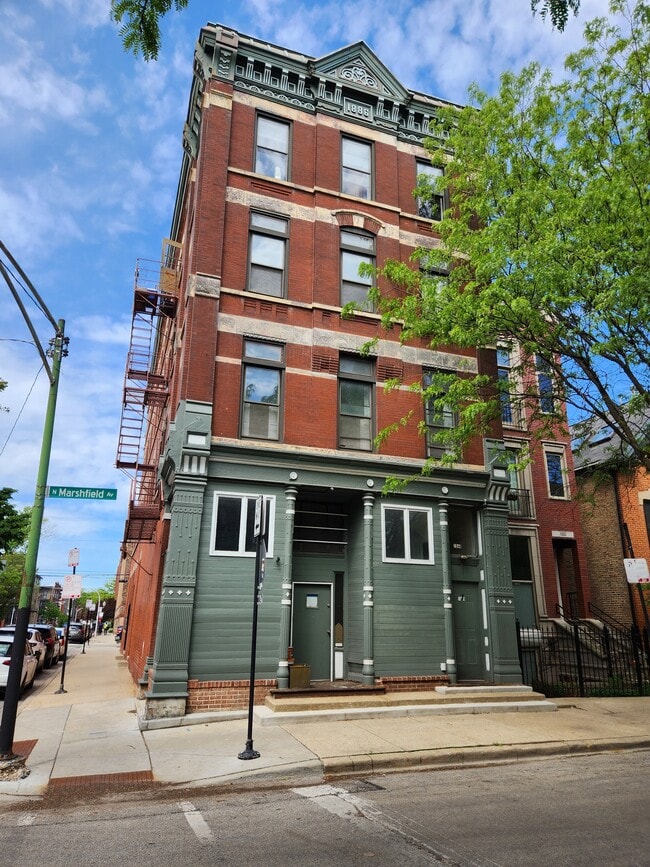 Foto del edificio - 1048 N Marshfield Ave