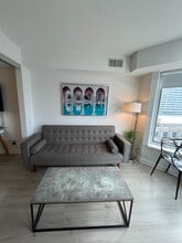 Building Photo - 150 Bloor St W