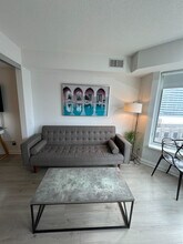 Building Photo - 150 Bloor St W