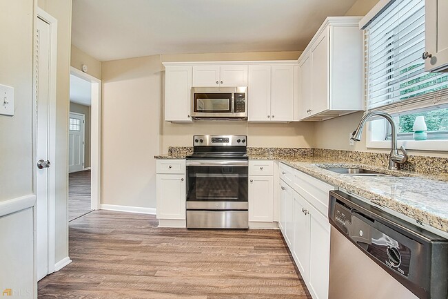 Building Photo - 3500 Finesse Dr