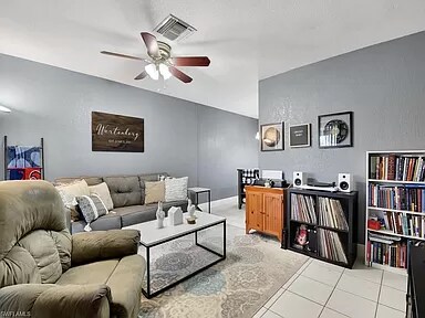 Building Photo - 704 SE 46th Ter