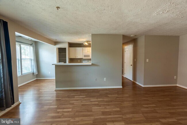 Building Photo - 689 Winding Stream Way