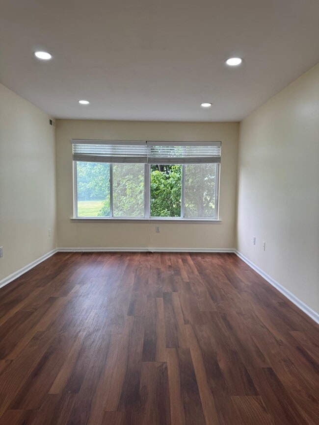 Building Photo - 604 Jesse Way