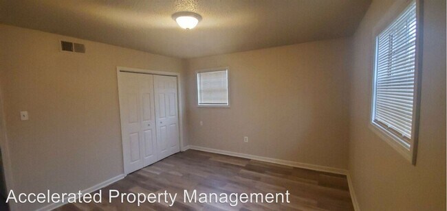 Foto del edificio - 4412 Lynn Ln