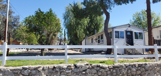 Building Photo - 10540 Hillhaven Ave