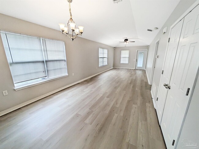 Building Photo - 5915 Bilek Dr