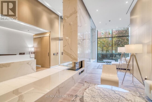 Building Photo - 370 Martha St