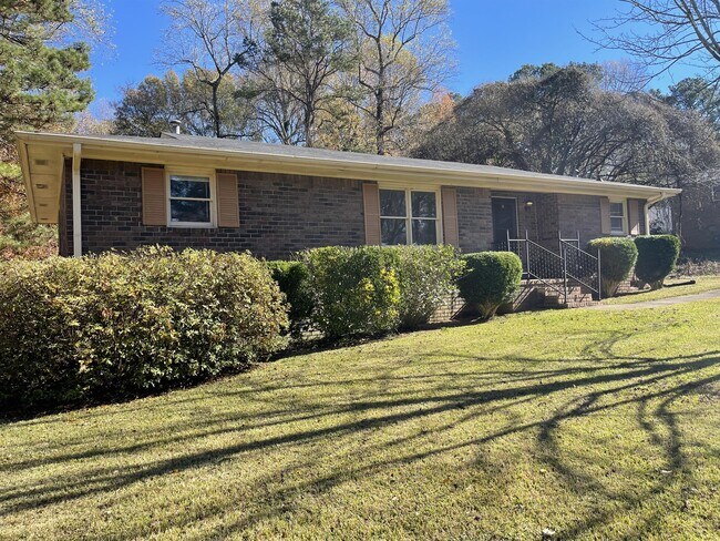Building Photo - 306 S Pine Hill Rd