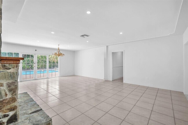 Foto del edificio - 1525 Trevino Ave