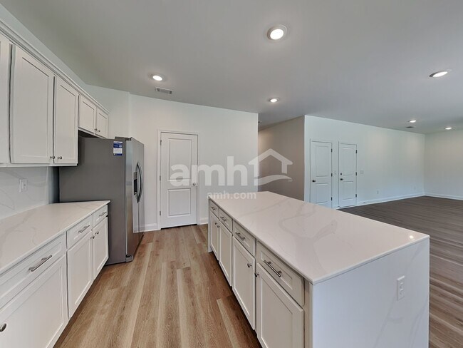 Building Photo - 116 Punderson Dr