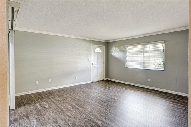 Foto del edificio - The Evergreens Apartment Homes