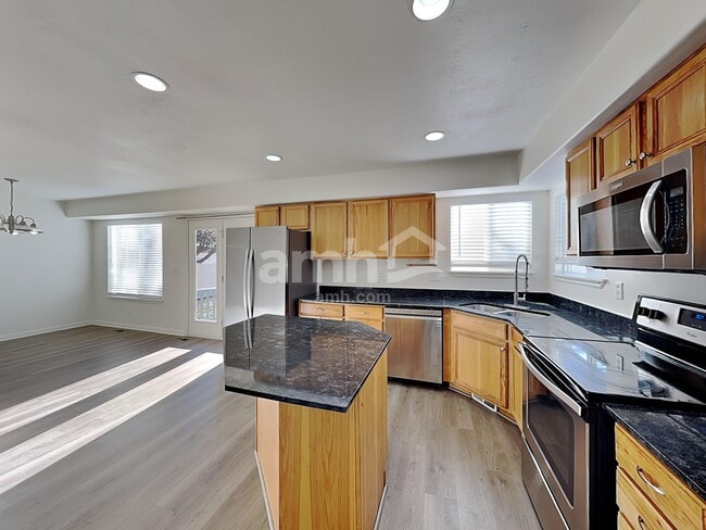 Foto del edificio - 6828 Denby Dale Rd