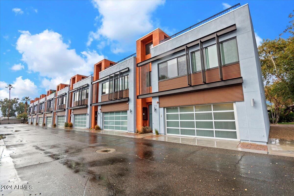 Foto principal - 2748 E Roma Ave