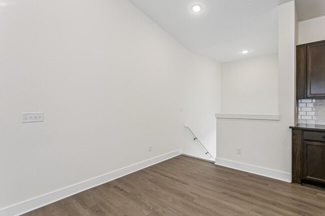 Building Photo - 5115/17 S Chase Ave