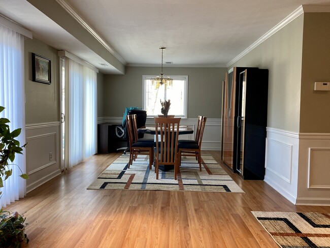 Building Photo - 185 Woods Edge Dr