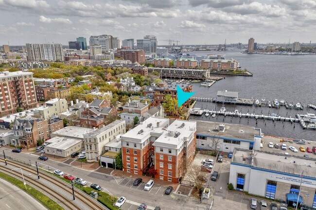 Foto del edificio - Amazing Garden-Style Condo Available NOW! ...