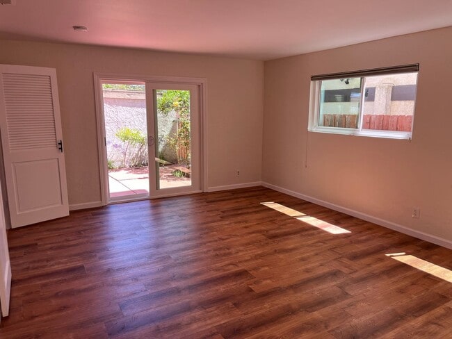 Building Photo - Charming Playa Del Rey Home with Spacious ...