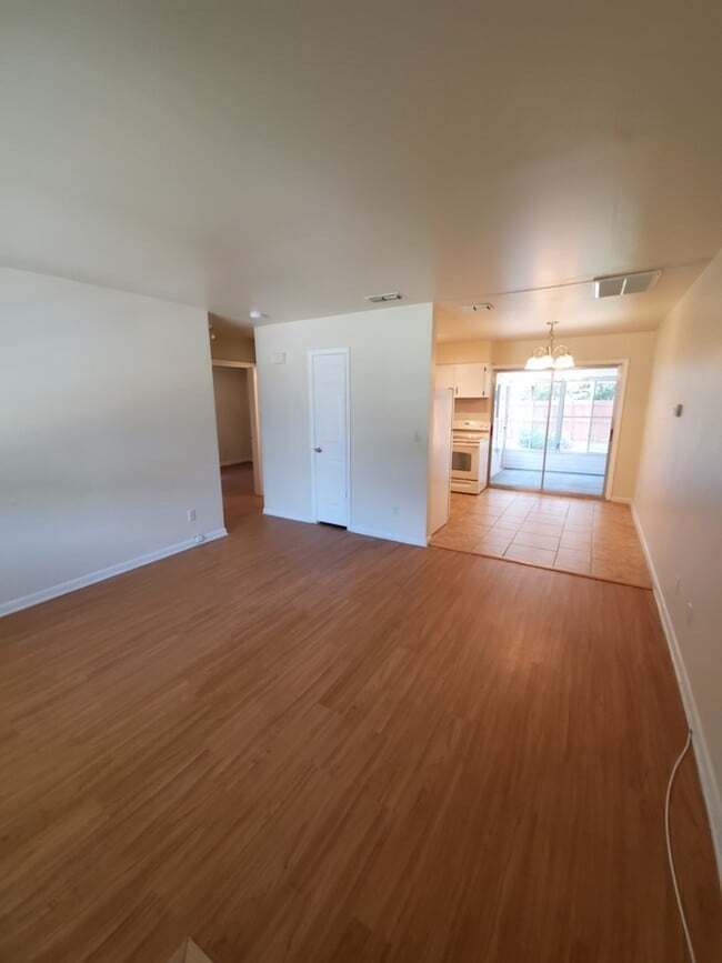 Building Photo - Spacious 2/1 Duplex on Gospel Island!!!