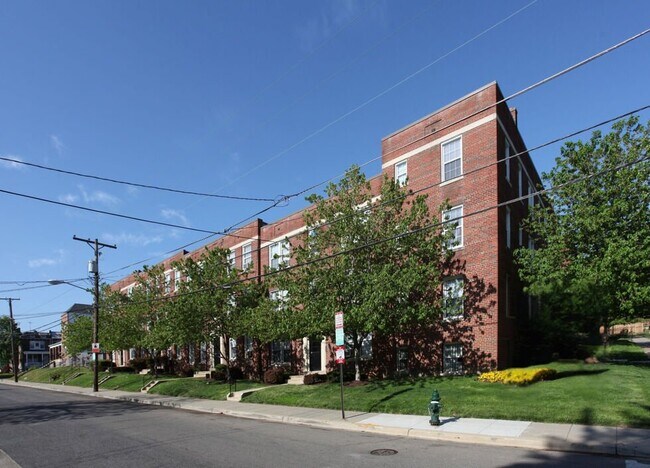 Building Photo - 617 Hamlin St NE