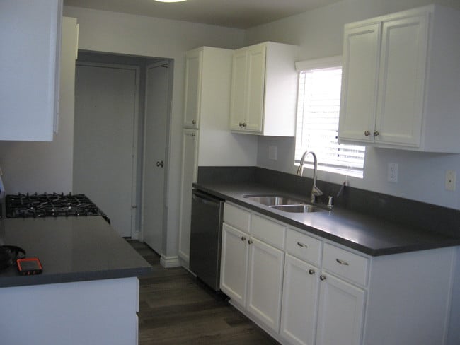 Foto del edificio - 9900 Jordan Ave