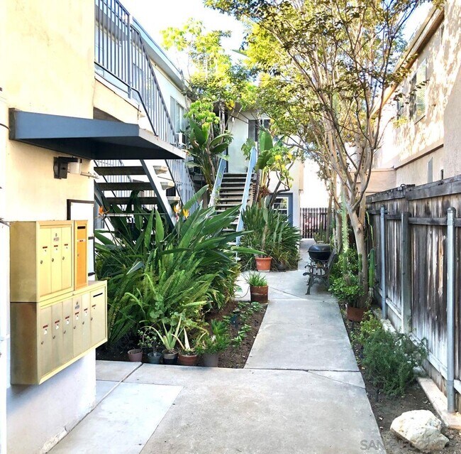 Building Photo - 3204 Collier Ave