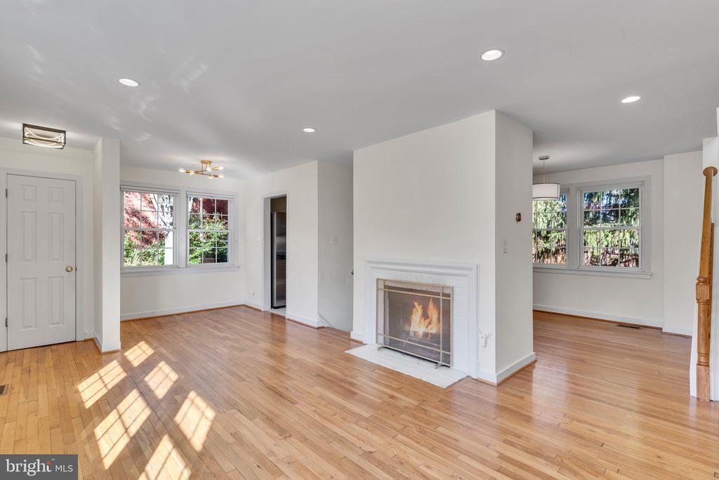 Primary Photo - 1307 Bayliss Dr
