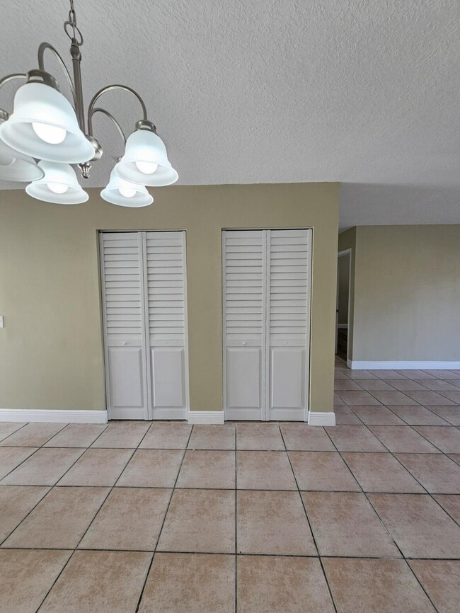Building Photo - 4795 Orleans Ct