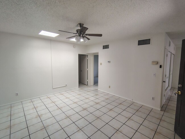 Building Photo - 5905 Sun County Blvd
