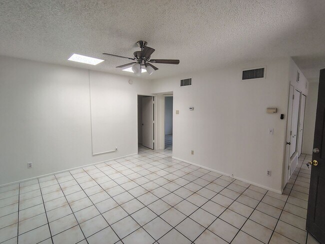 Foto del edificio - 5905 Sun County Blvd
