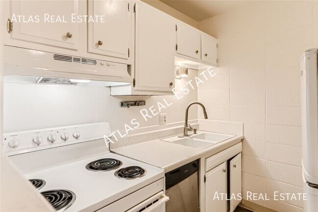 Building Photo - 901 S Taft Hill Rd