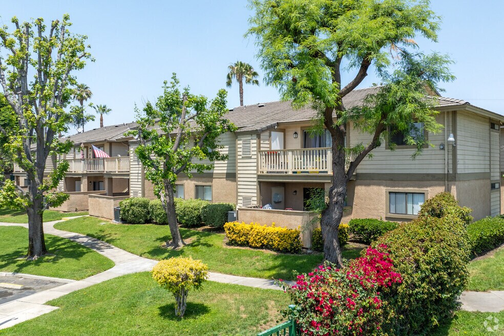 AMBERWOOD APARTMENTS