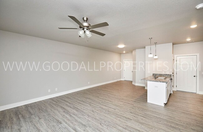 Building Photo - Beautiful 3 bedroom 2.5 bath townhome in W...