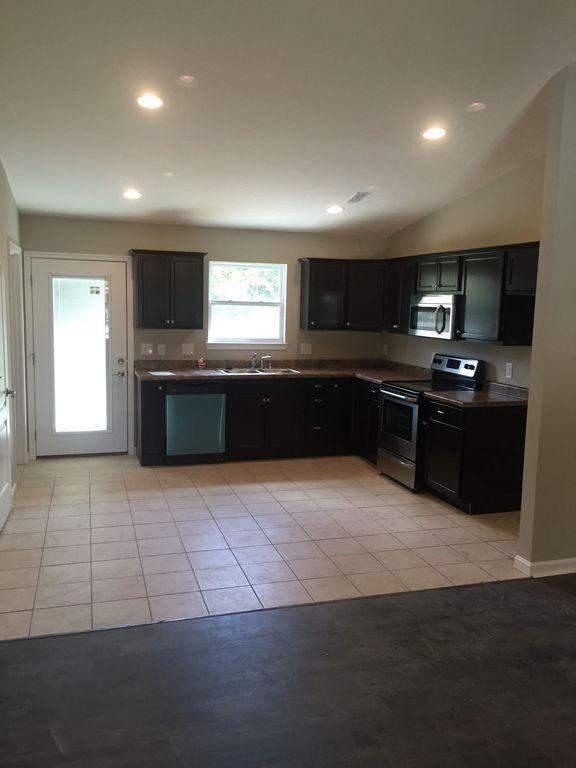 Foto del edificio - 2874 Russell Drive