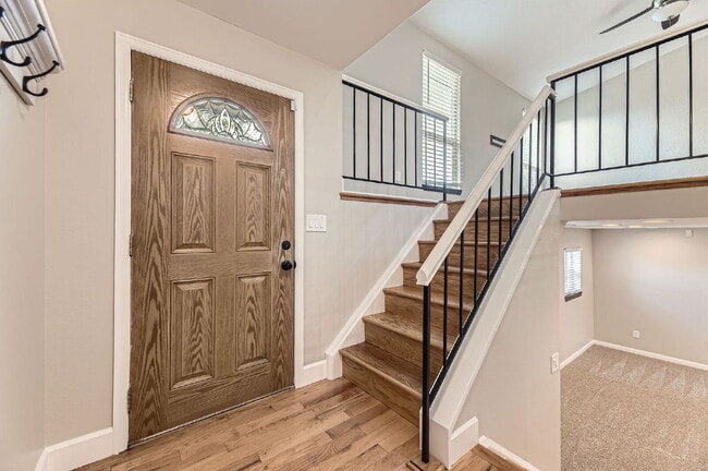 Building Photo - "Immediate Availability! Charming 4-Bed Ho...