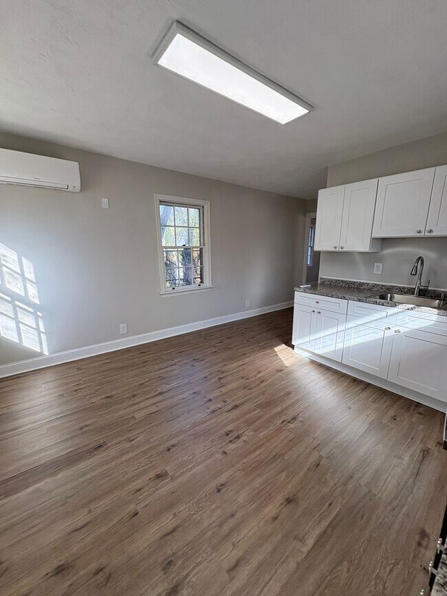 Foto del edificio - 3 bedroom 3 bath in Spartanburg with Lots of Space !!! Workshop in the garage!!