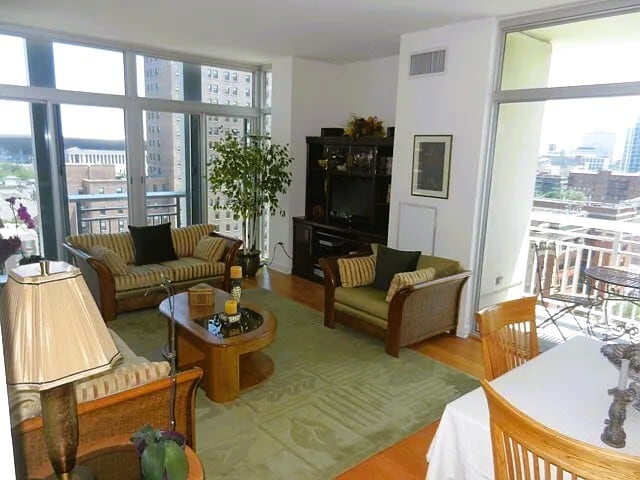 Building Photo - 1400 S Michigan Ave