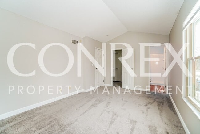 Building Photo - Stunning 3 Bedroom with Vaulted Ceilings!