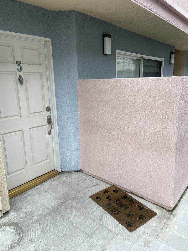 Building Photo - 10920 Moorpark