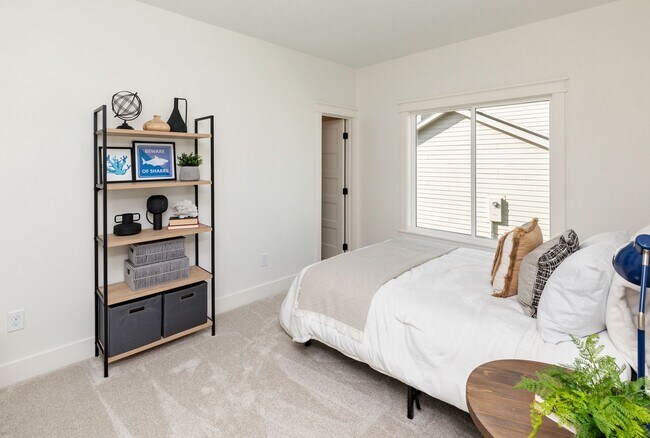 Building Photo - LUXURY LIVING!! 4 Bedroom, 3 Bath Home in Waukee