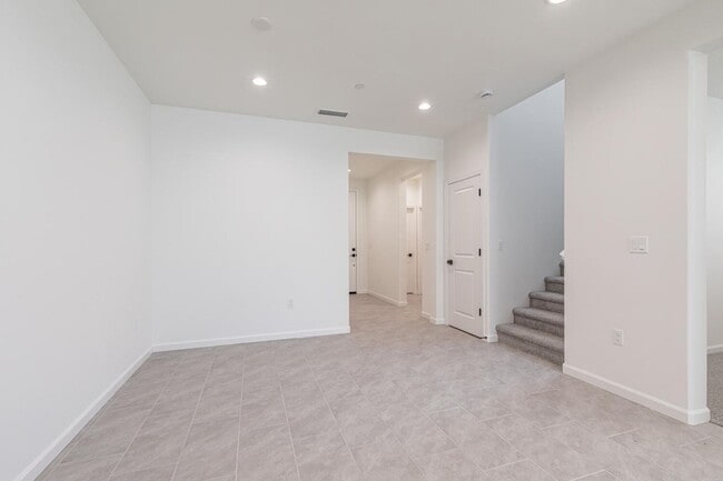 Building Photo - New Tesoro Viejo home with 3 bedrooms, 3 b...