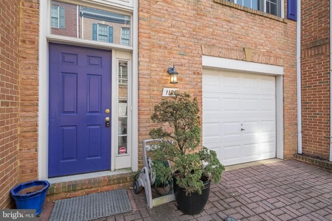 Building Photo - 1122 N Vernon St