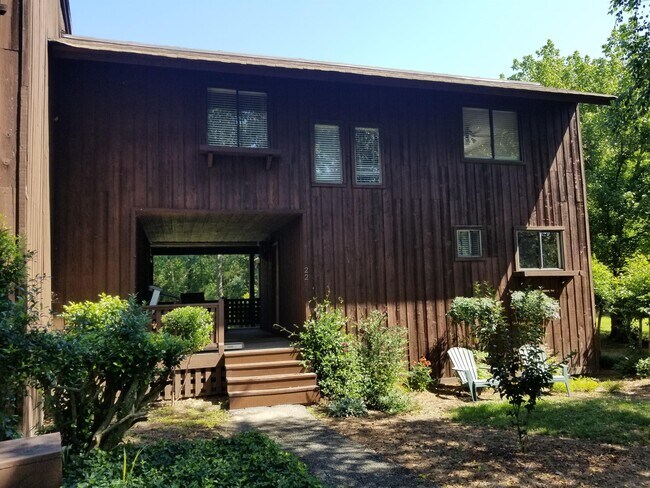 Foto del edificio - 22 Fairway Ln