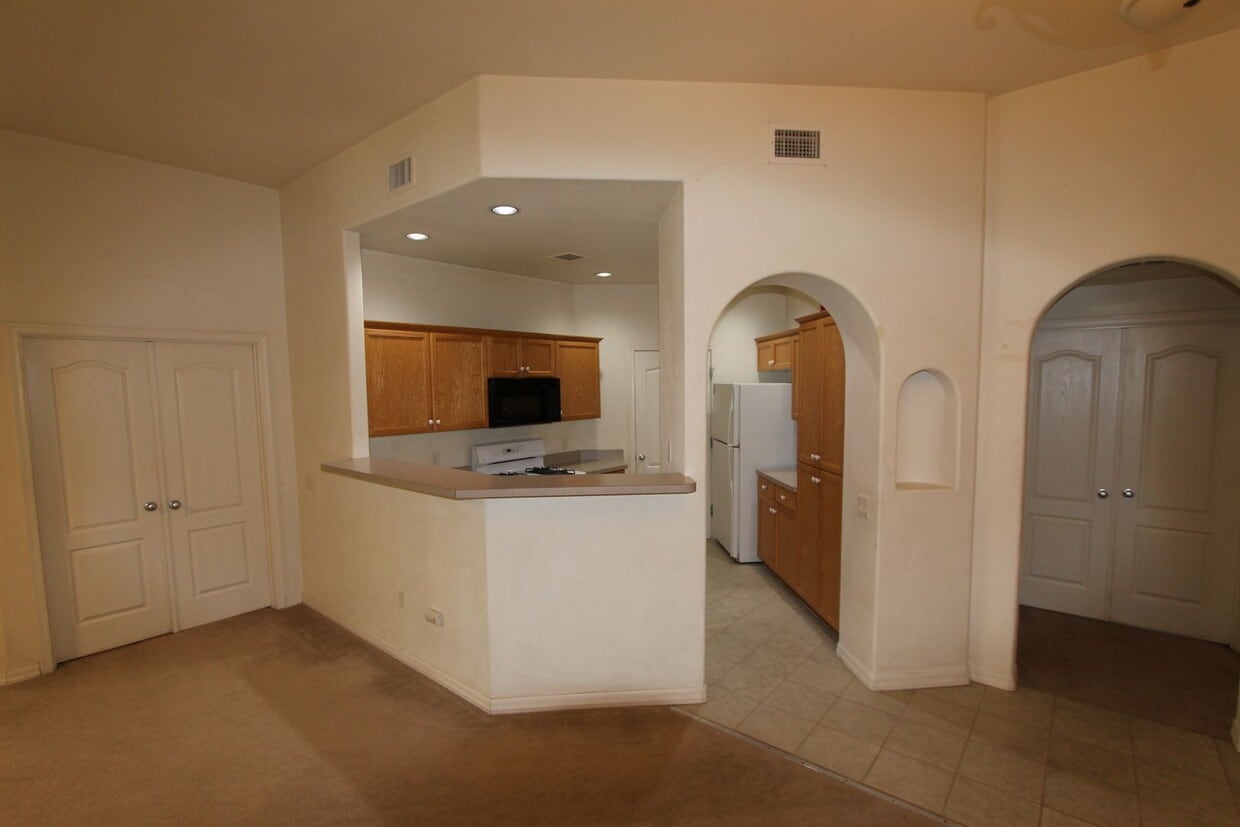 Spacious 2BR Summit Park Condo | Private Balcony + Second-Floor Living - Spacious 2BR Summit Park Condo | Private Balcony + Second-Floor Living