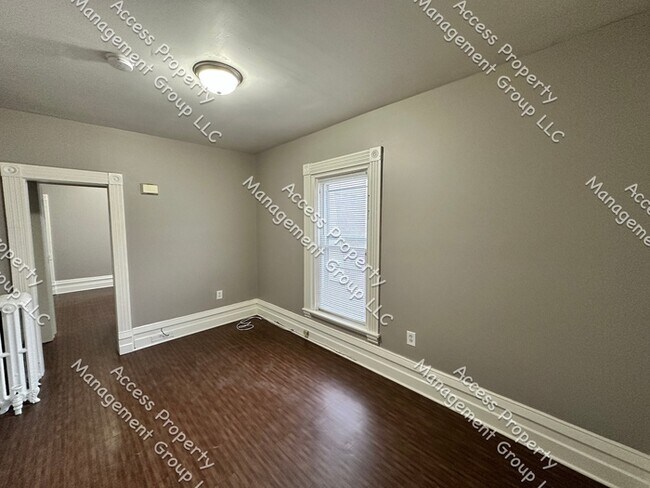 Building Photo - Updated One Bedroom Apt Heritage Hill Unit D