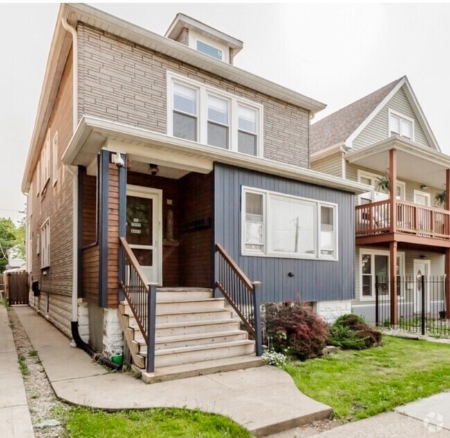 MayfairChicago Apartments for Rent with Extra Storage Chicago, IL