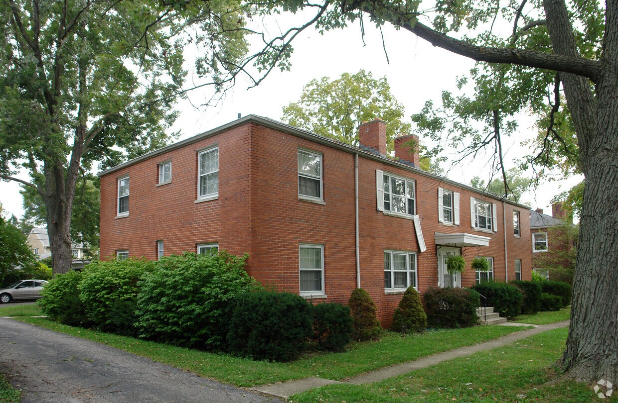 Building Photo - 1600 Waltham Rd