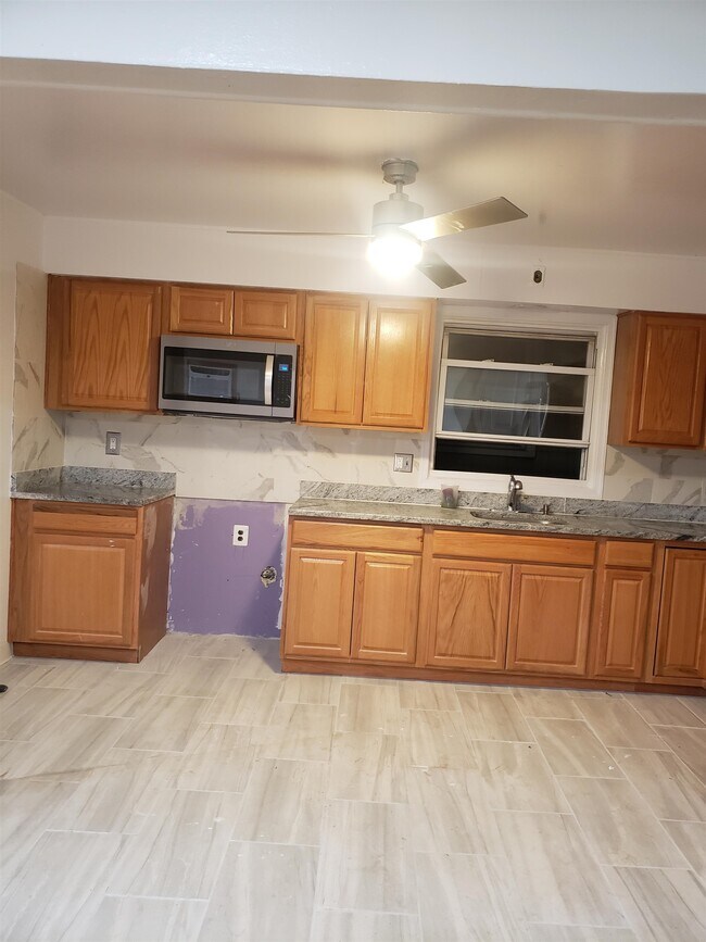 Building Photo - 49 E 51st St