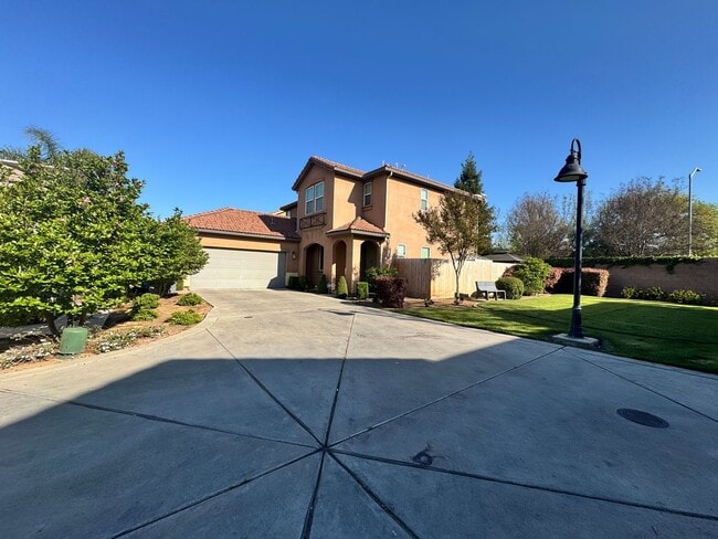 Building Photo - 4450 W Artemisa Dr